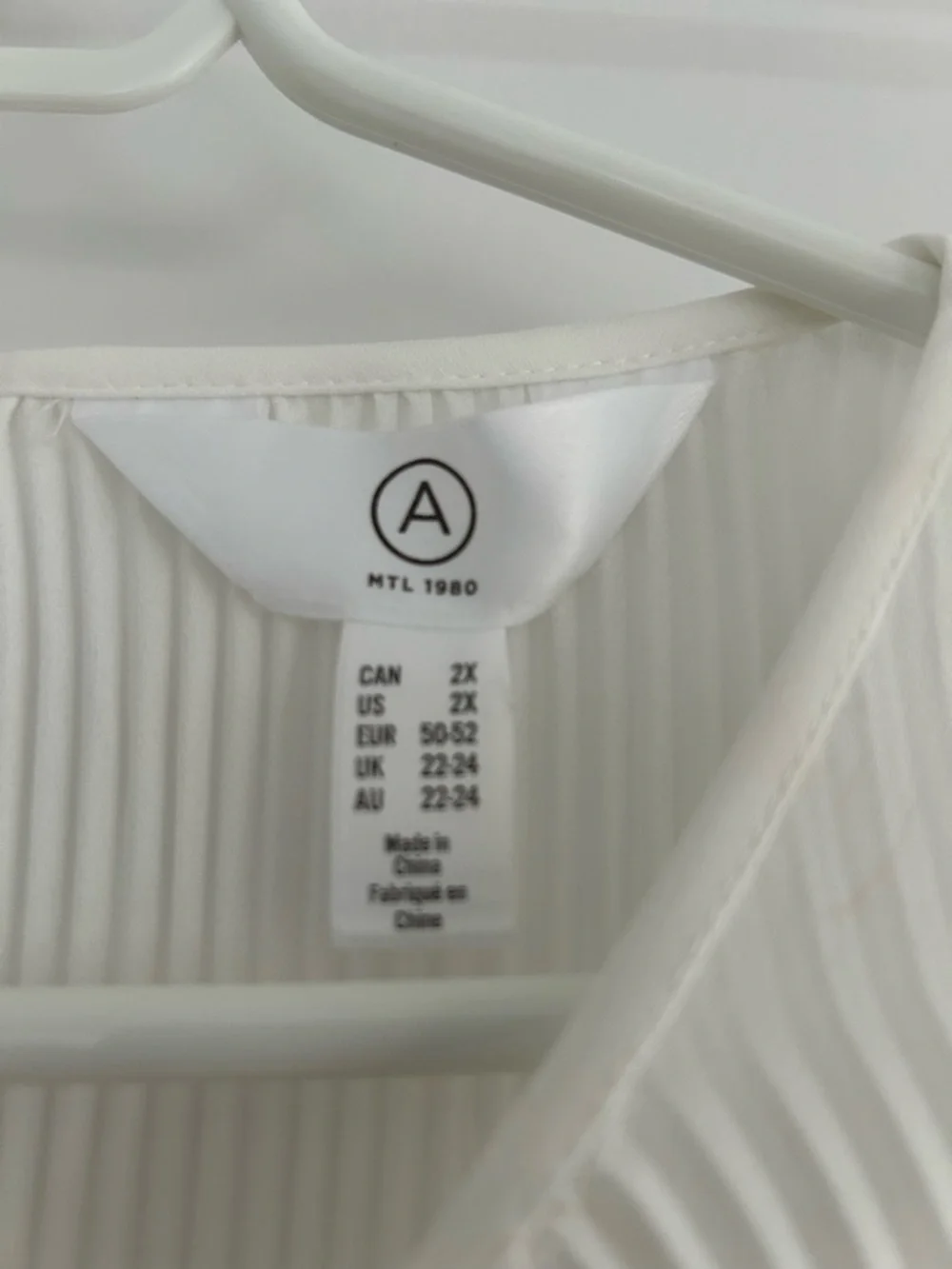 Women's Cream Pleated Long-Sleeve Blouse - Picture 2 of 4